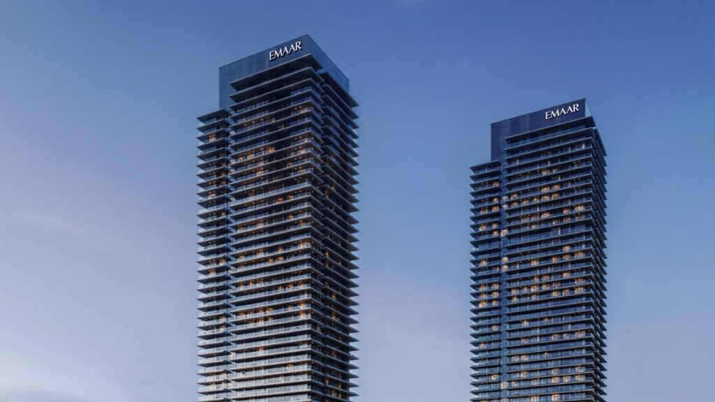 pacious living room of 3 BHK apartment in Green Park, Agra with natural lighting